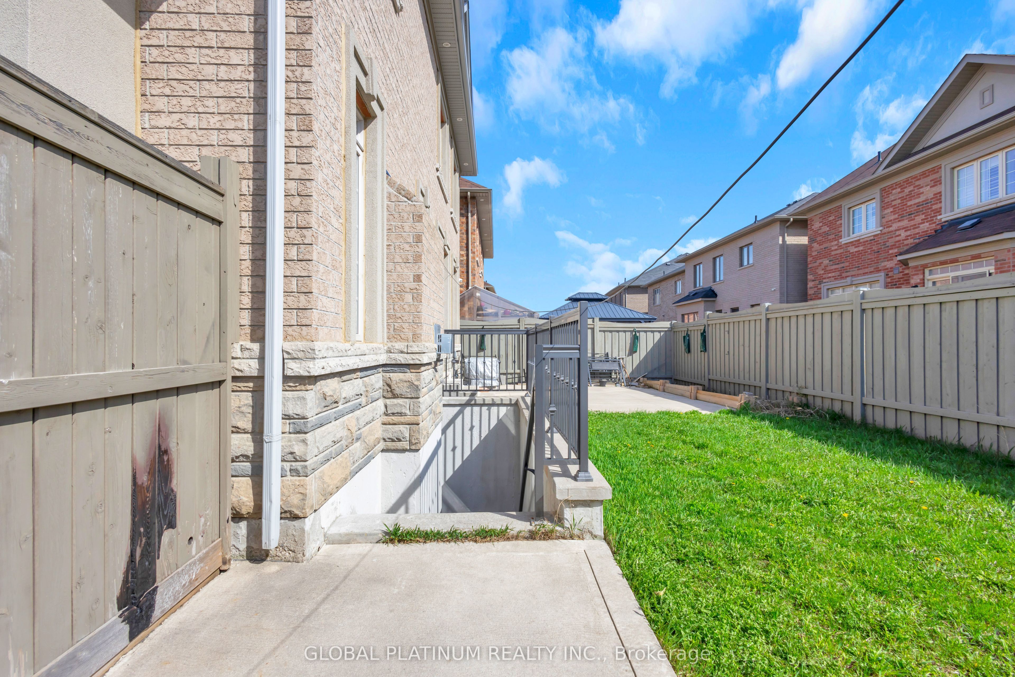 291 Remembrance Road, Brampton, ON, L7A 0G4 photo 2