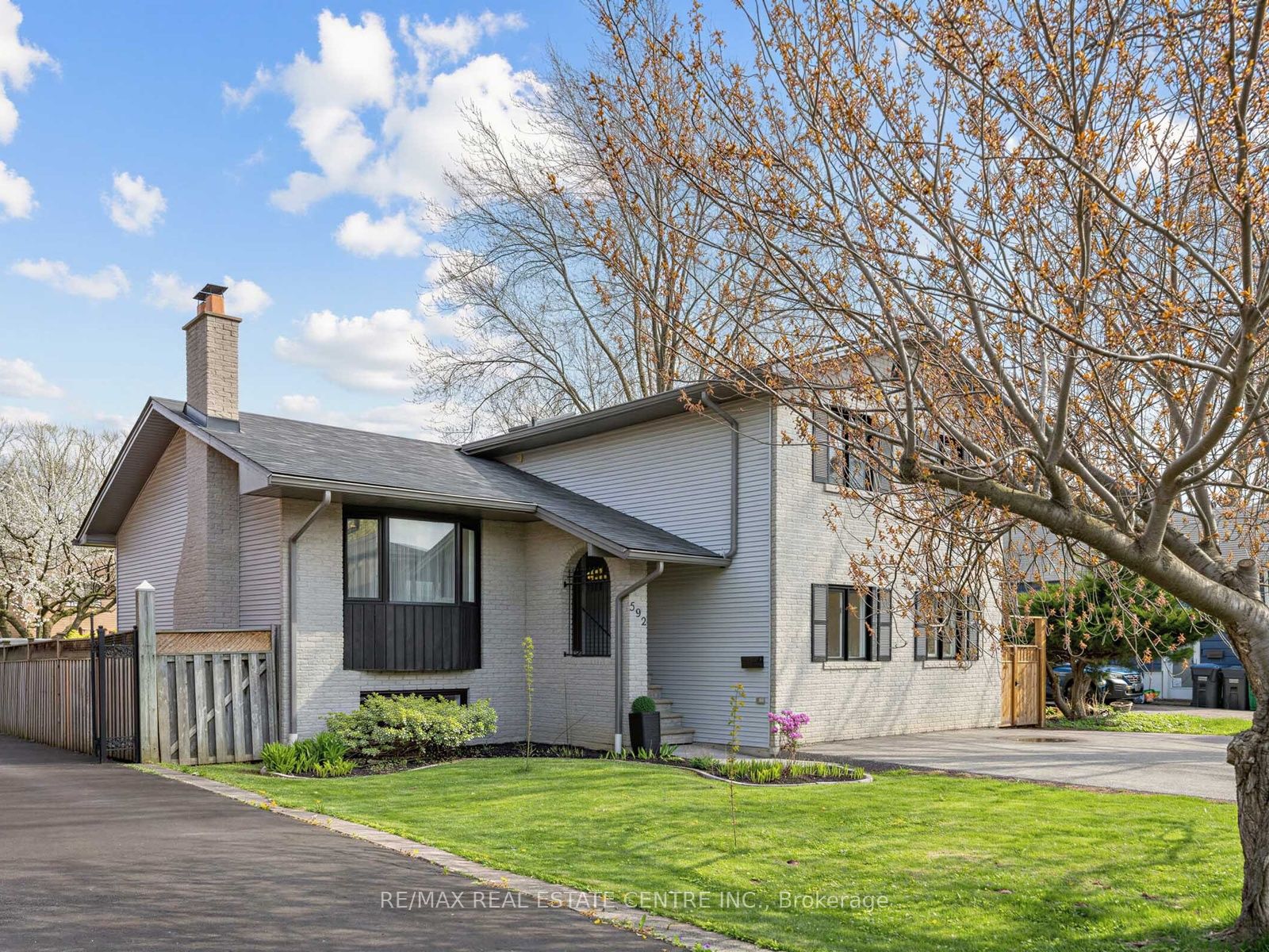592 Montbeck Crescent, Mississauga, ON, L5G 1N8