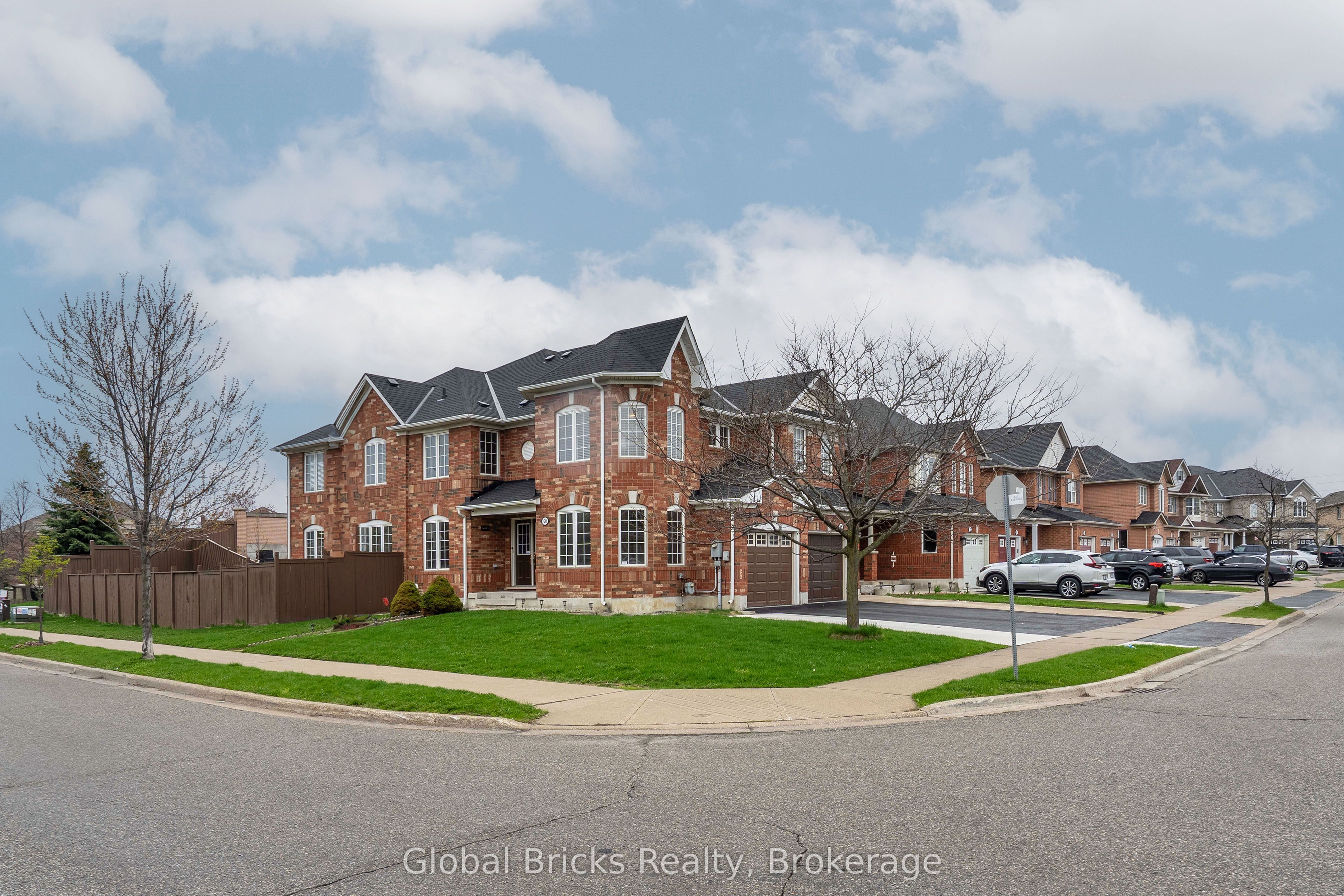 60 Dwyer Drive, Brampton, ON, L6S 6L2 photo 2