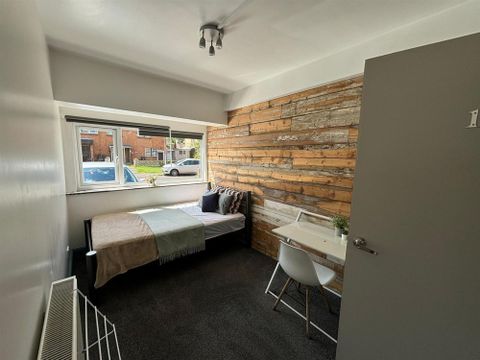 25 Brockworth Crescent, Bristol BS16, Room to rent