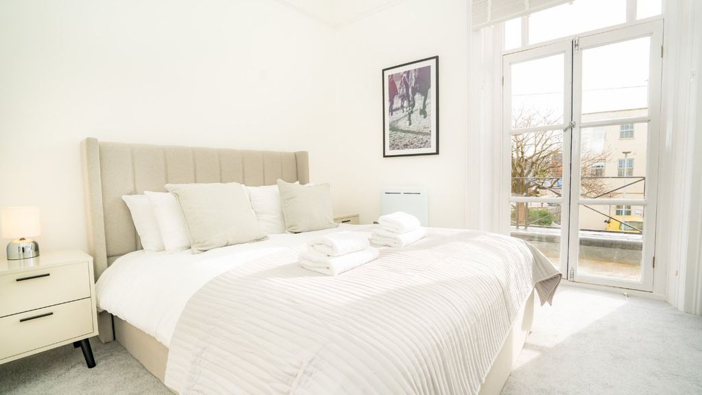 Additional image 16 of 5 bed flat for saleGrosvenor Street, Cheltenham, Gloucestershire GL52