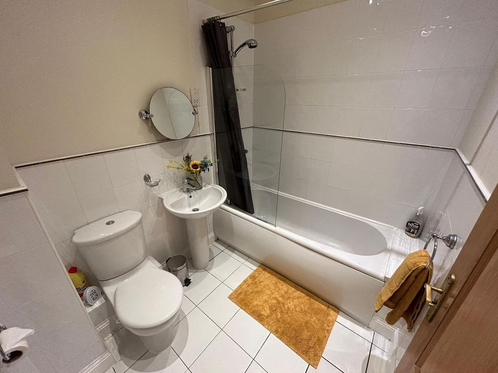 Additional image 15 of 4 bed detached house to rentCarisbrooke Road, Leeds, West Yorkshire LS16