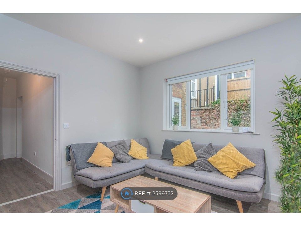 Additional image 7 of 3 bed flat to rentPriory Road, High Wycombe HP13