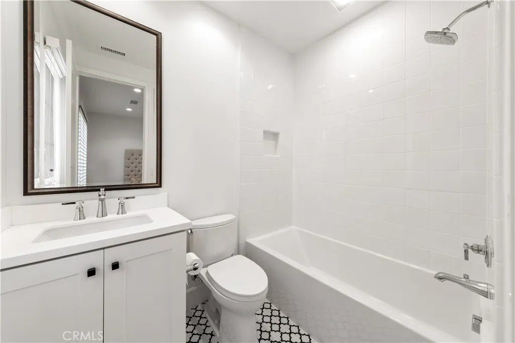 Additional image 22 of 135 Statura, Irvine, CA 92602