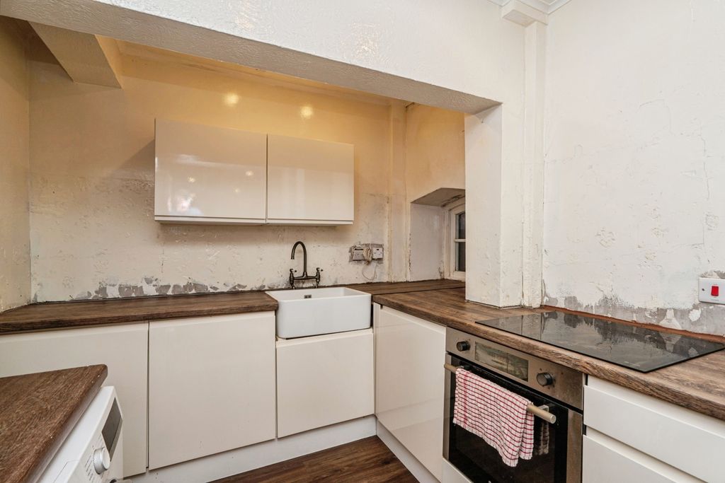 Additional image 3 of 1 bed flat for saleTower Road, Hindhead, Surrey GU26