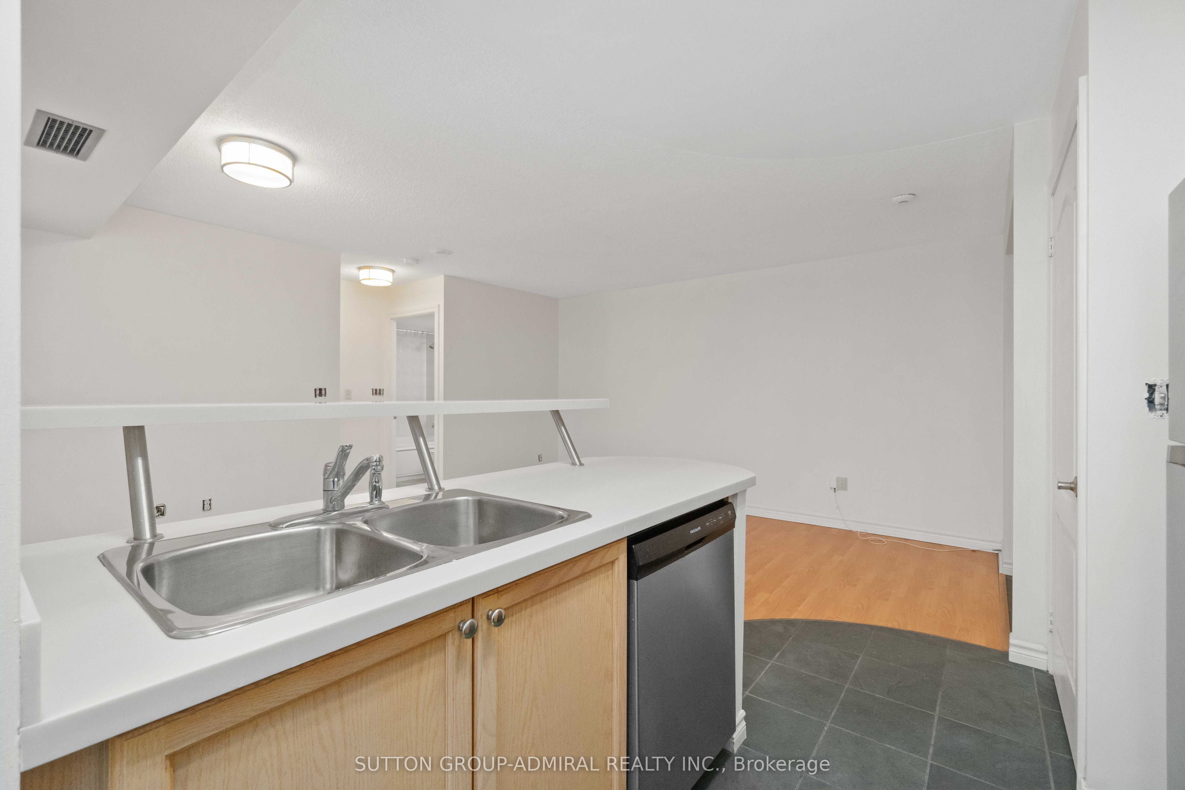 Additional image 2 of 601-30 Hayden Street, Toronto, ON, M4Y 3B8