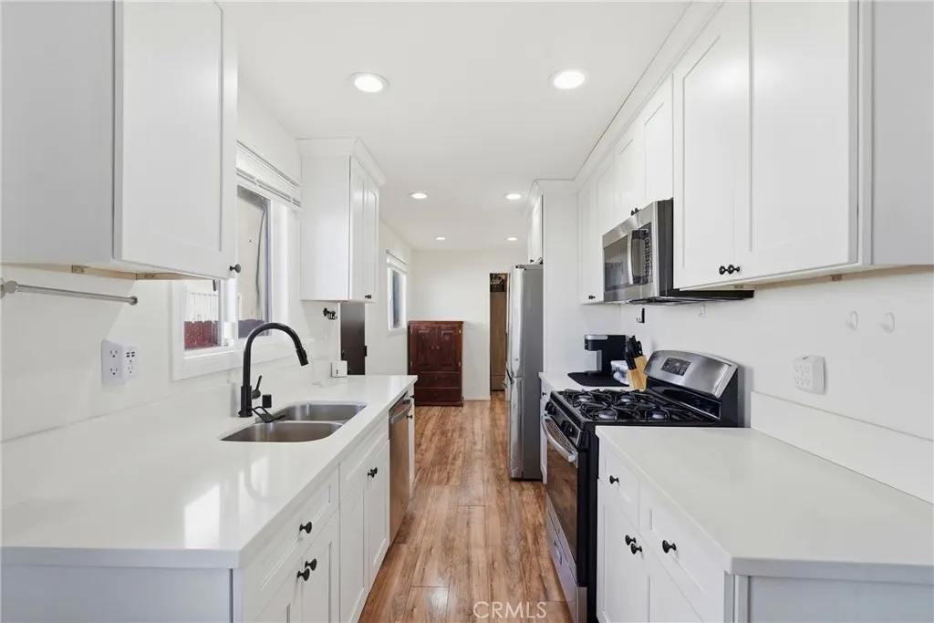 Additional image 5 of 1104 E 111th Drive, Los Angeles, CA 90059