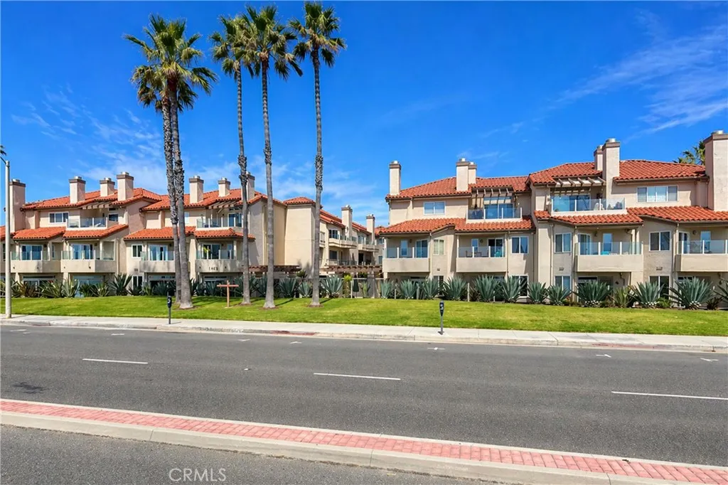 1400 Pacific Coast Unit 305, Huntington Beach, CA 92648