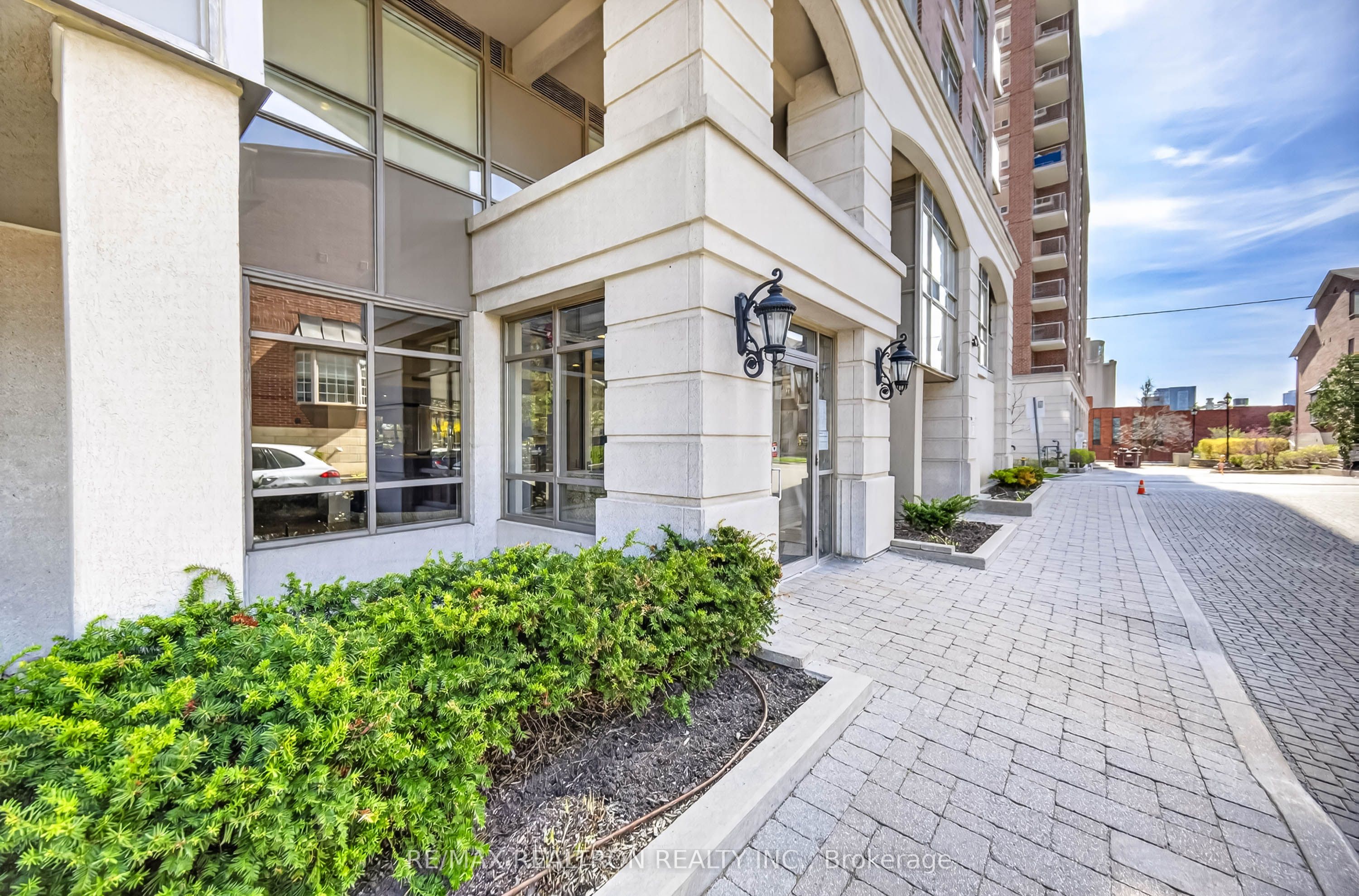 Additional image 3 of 205-1 Clairtrell Road, Toronto, ON, M2N 7H5