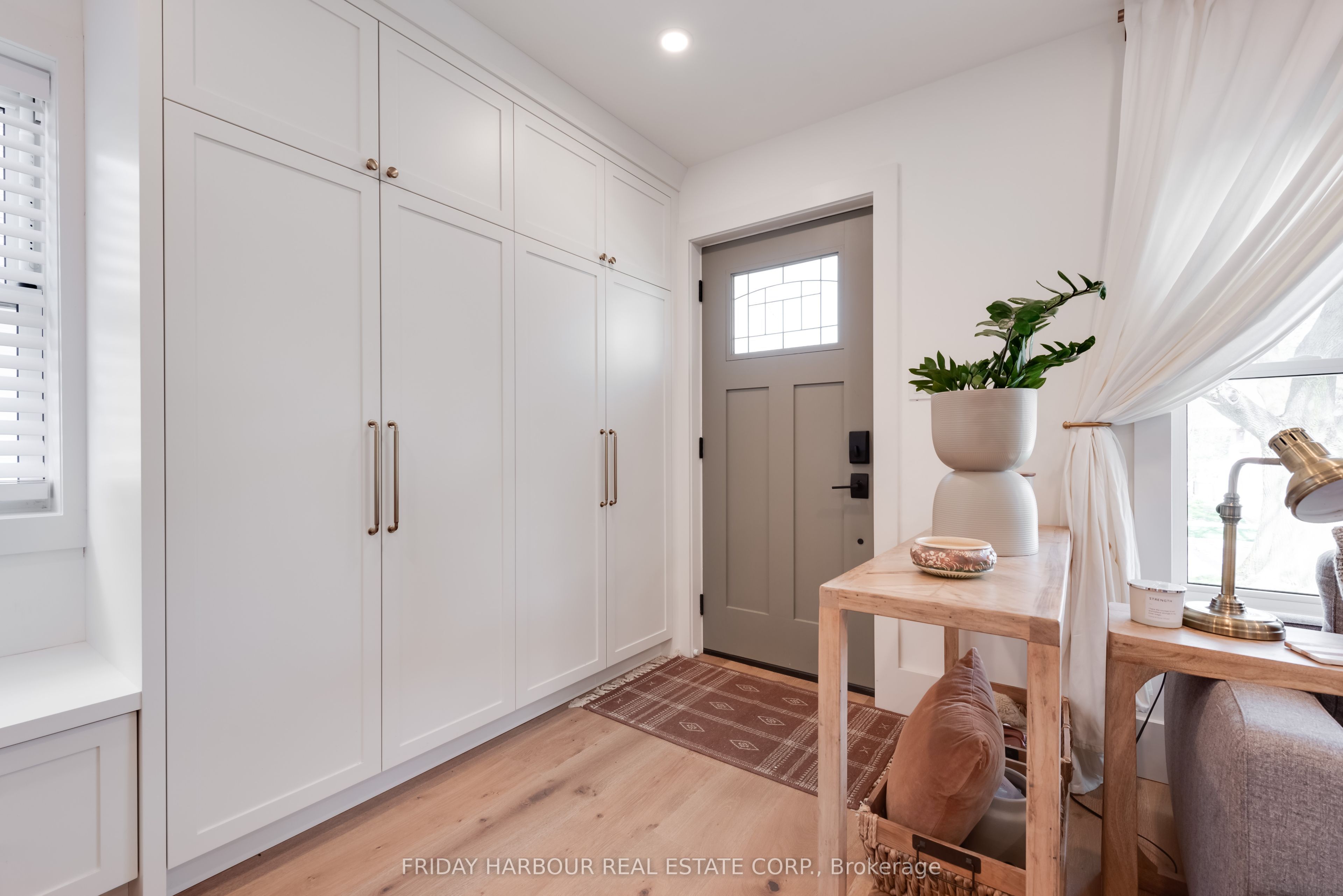 16 Robindale Avenue, Toronto, ON, M8W 4A9 photo 3