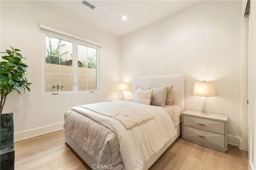 Additional image 20 of 135 Statura, Irvine, CA 92602