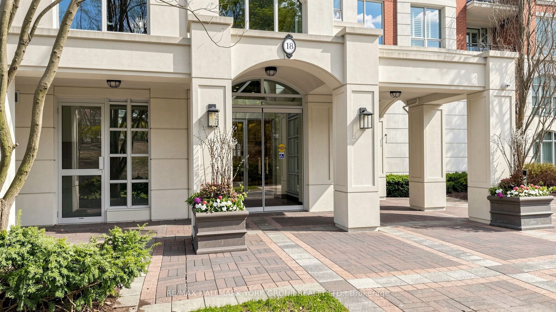 Additional image 2 of 120-18 William Carson Crescent, Toronto, ON, M2P 2H2