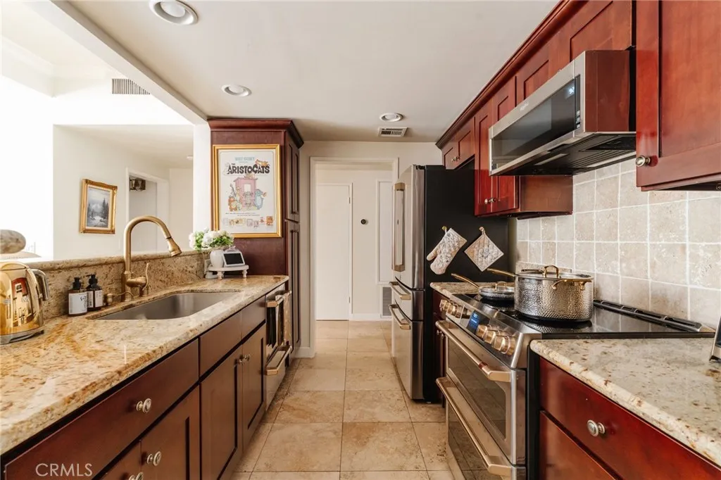 Additional image 3 of 2332 Fox Hills Dr Unit 103, Los Angeles, CA 90064