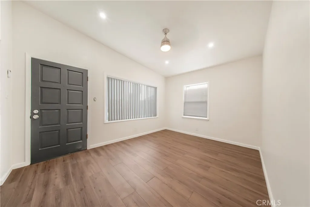 959 E 105th St, Los Angeles, CA 90002 photo 4