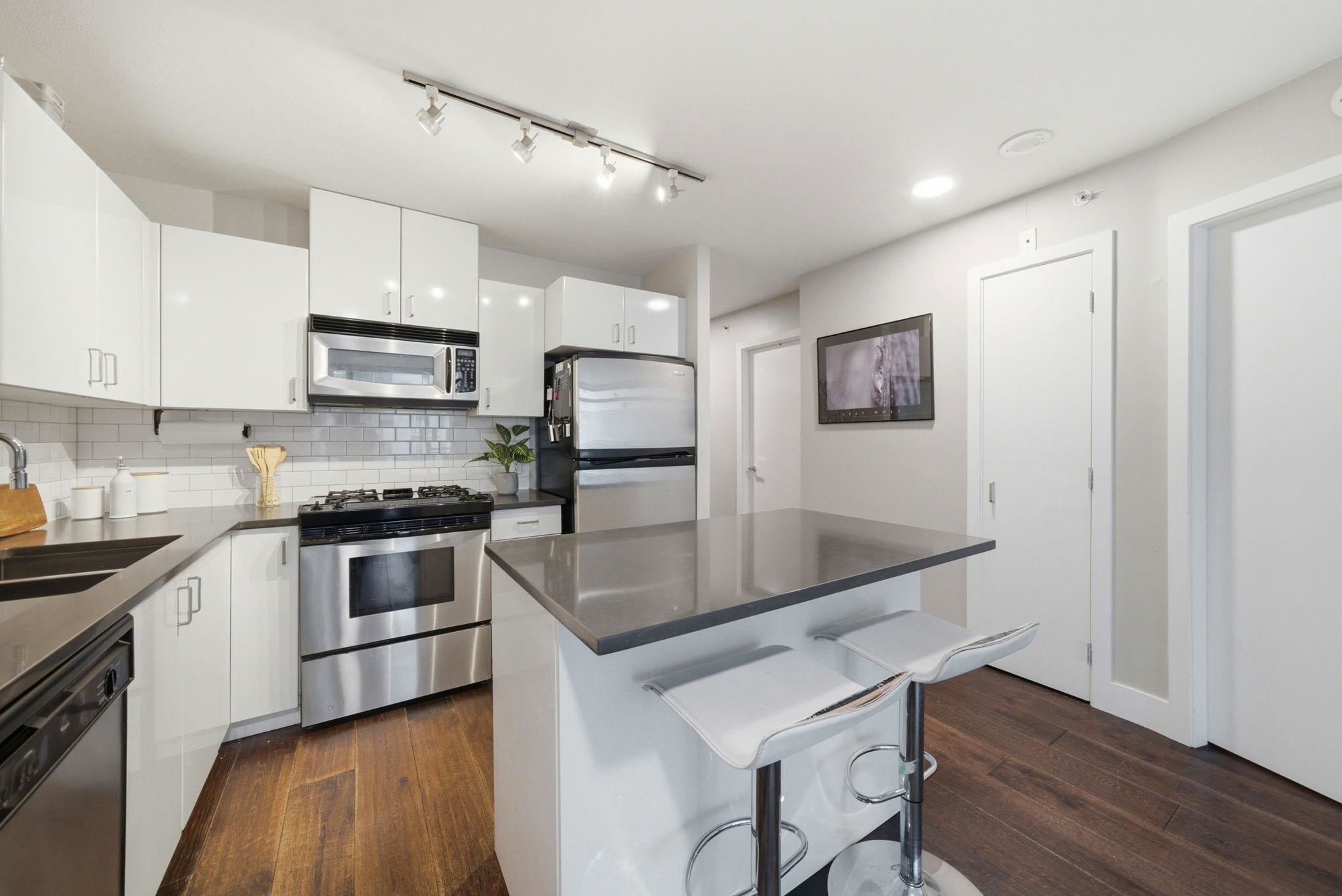Additional image 6 of 405-155 1st Street W, North Vancouver, BC, V7M 3N8
