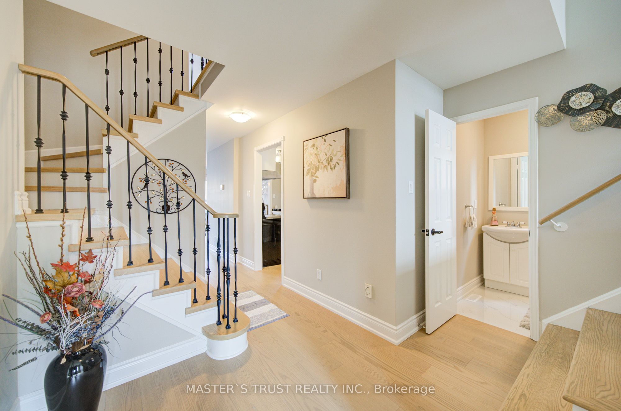 Additional image 4 of 1017 Lucerne Crescent, Mississauga, ON, L5C 3X6