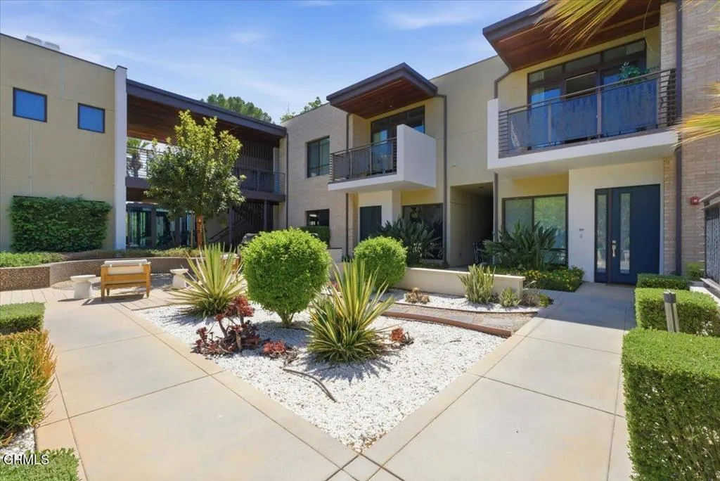 125 Hurlbut Street Unit 205, Pasadena, CA 91105