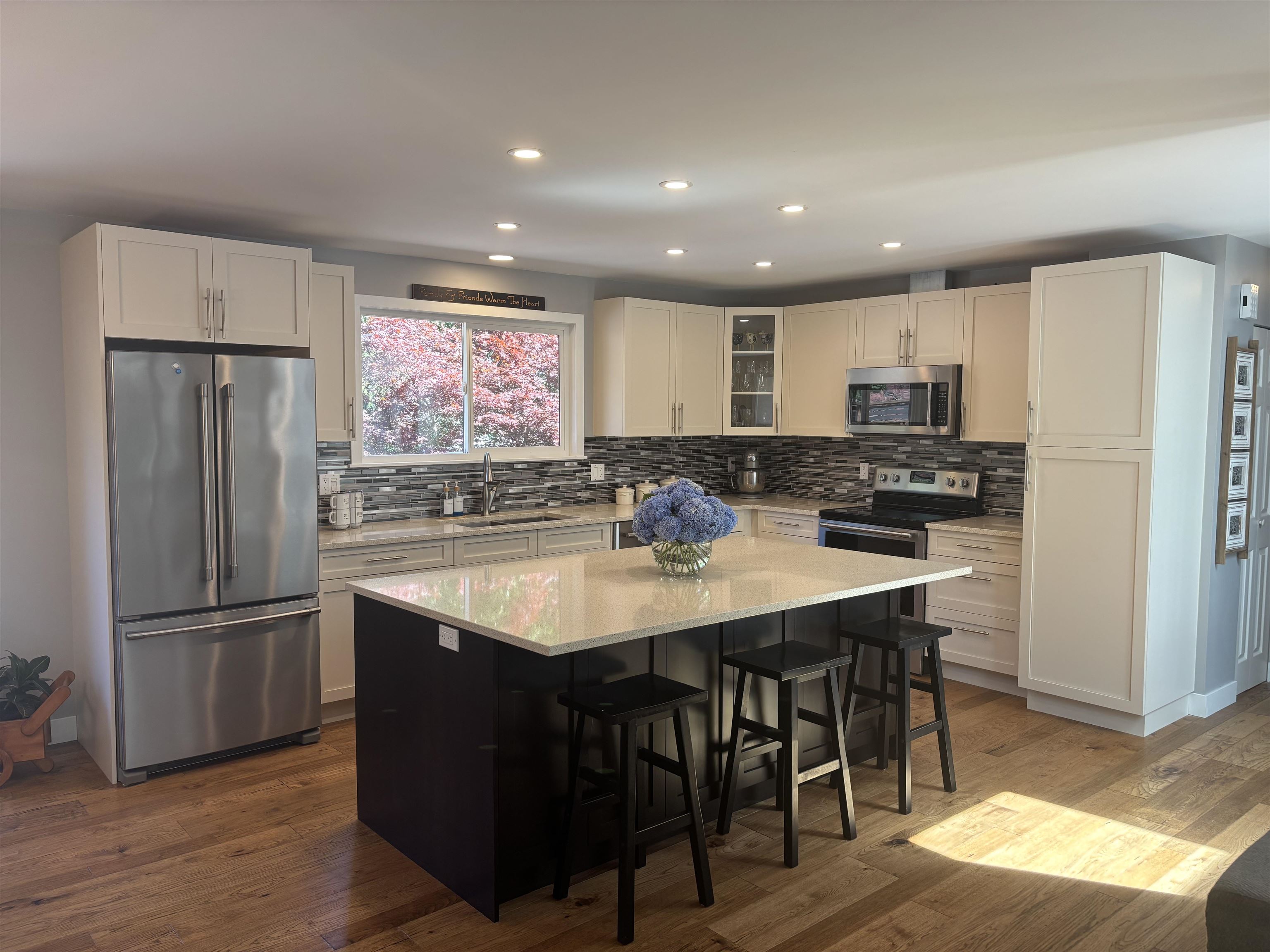 38549 Westway Avenue, Squamish, BC, V8B 0W4 photo 2