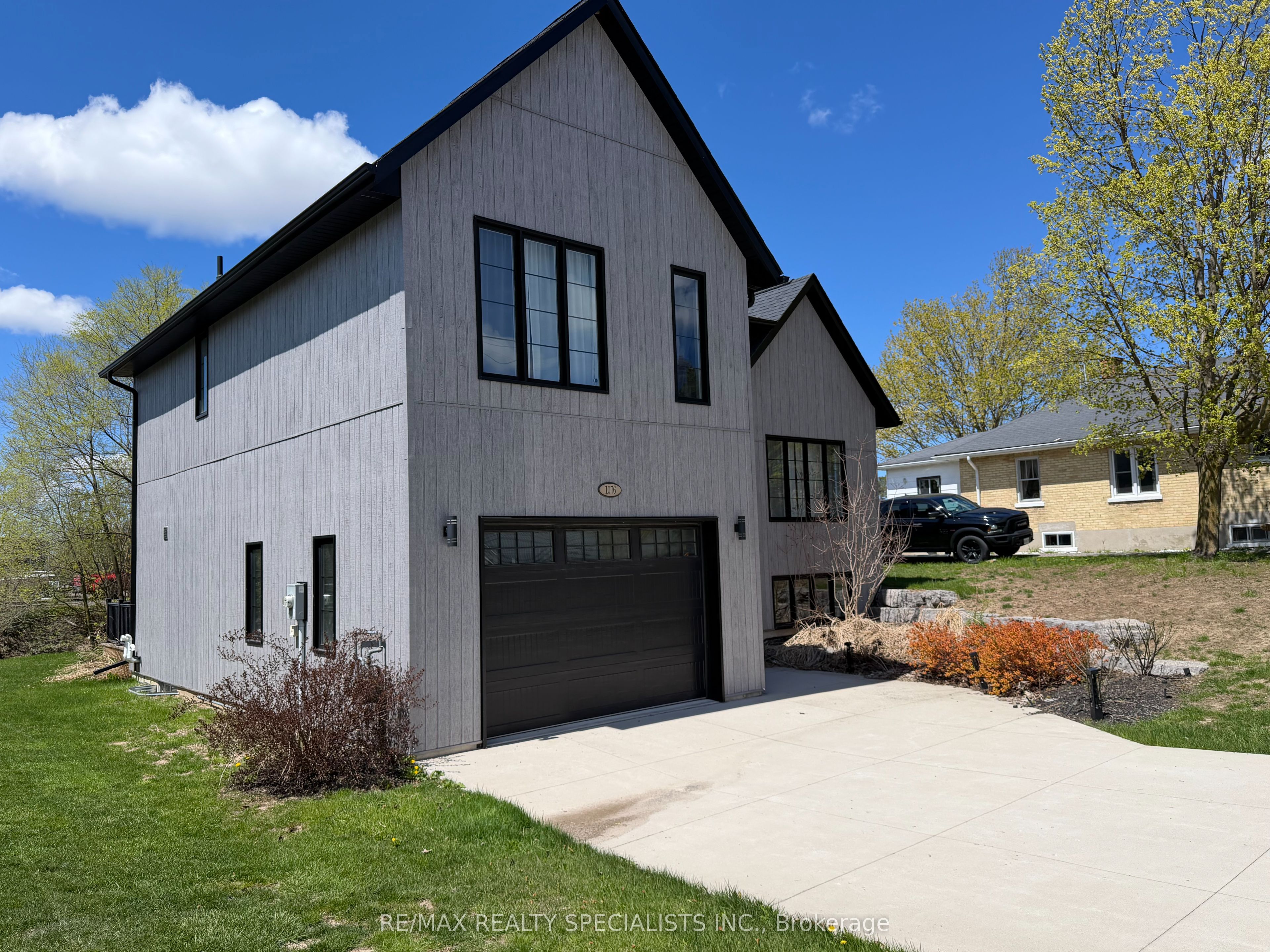 1076 7th Avenue, Hanover, ON, N4N 2K1