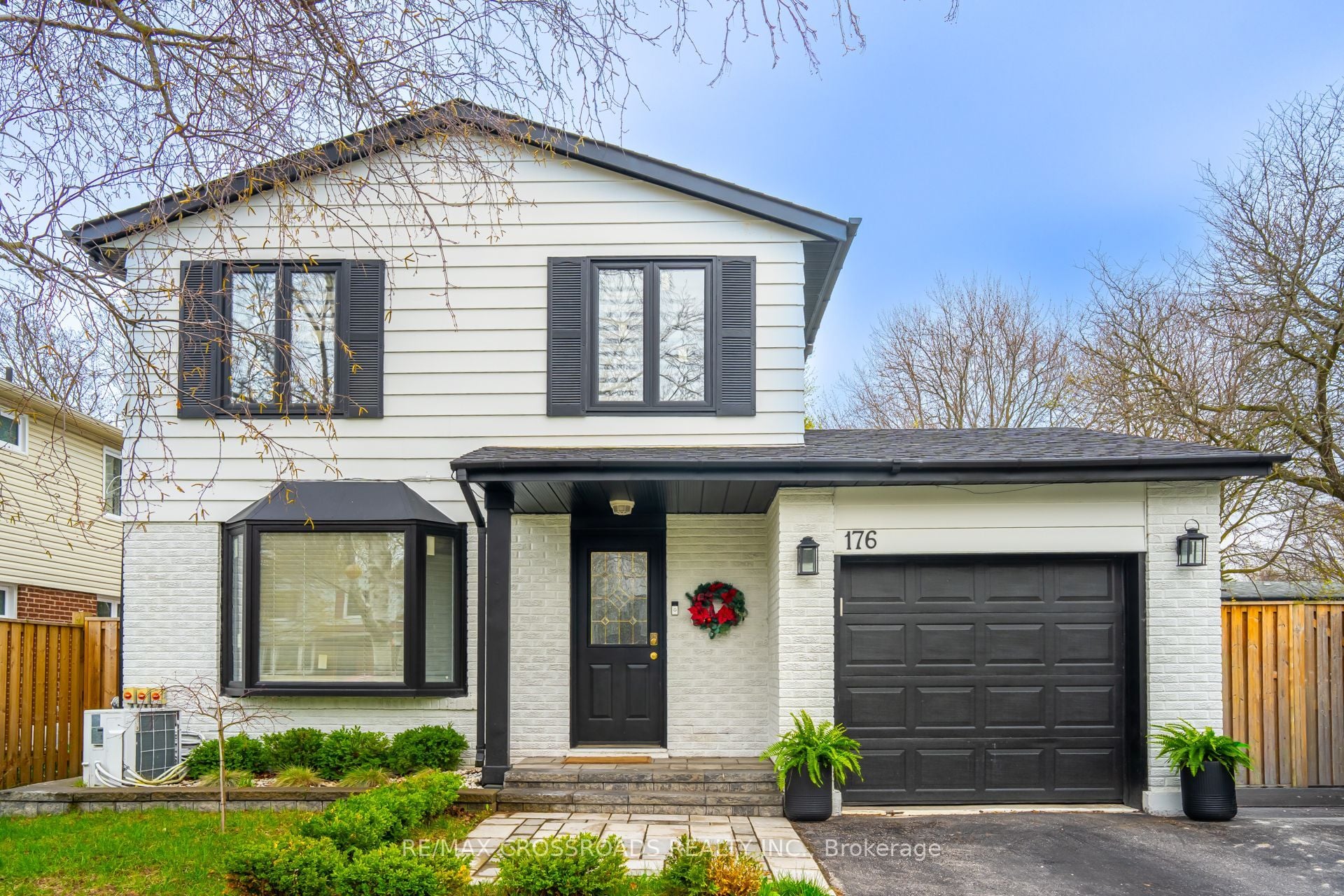 Main-176 William Roe Boulevard, Newmarket, ON, L3Y 1B3
