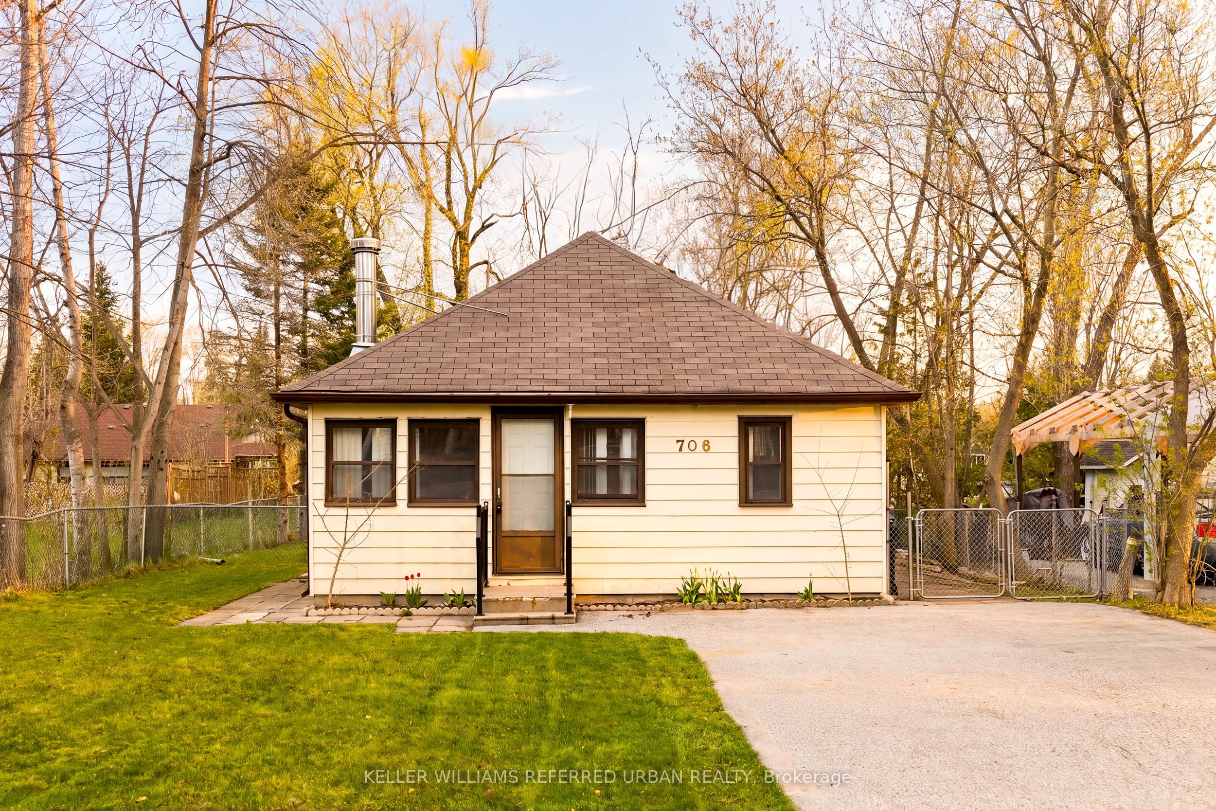 706 Chestnut Street, Innisfil, ON, L9S 2H8