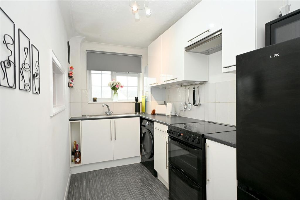 Additional image 4 of 2 bed flat for saleAlbert Road, Polegate BN26