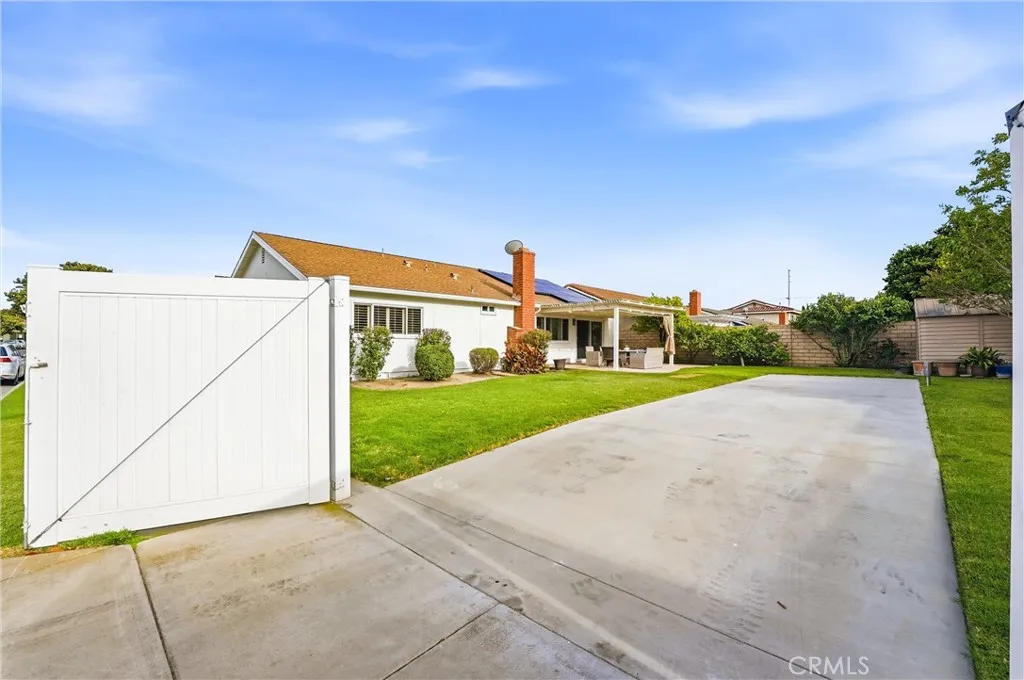 17915 Santa Olivia St, Fountain Valley, CA 92708