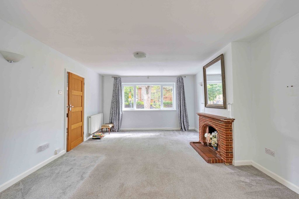 Additional image 6 of 4 bed semi-detached house for saleRay Park Road, Maidenhead SL6