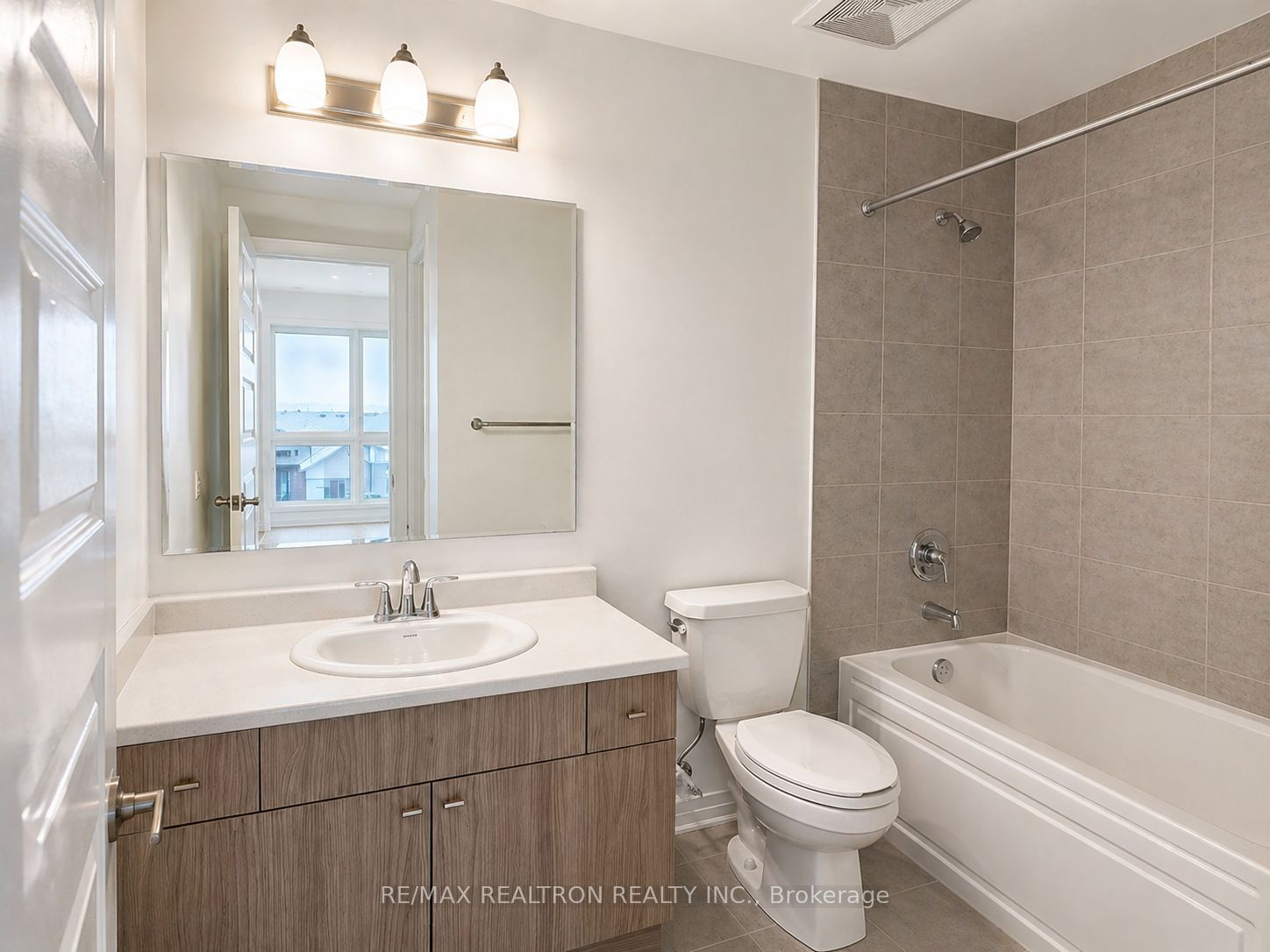 401-470 Gordon Krantz Avenue, Milton, ON, L9E 1Z3 photo 5