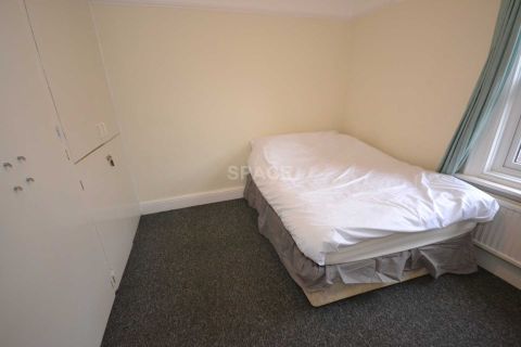 Basingstoke Road, Reading, Berkshire RG2, Room to rent