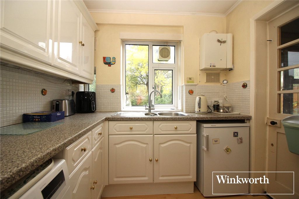Additional image 5 of 3 bed semi-detached house for saleManor Way, Borehamwood, Hertfordshire WD6