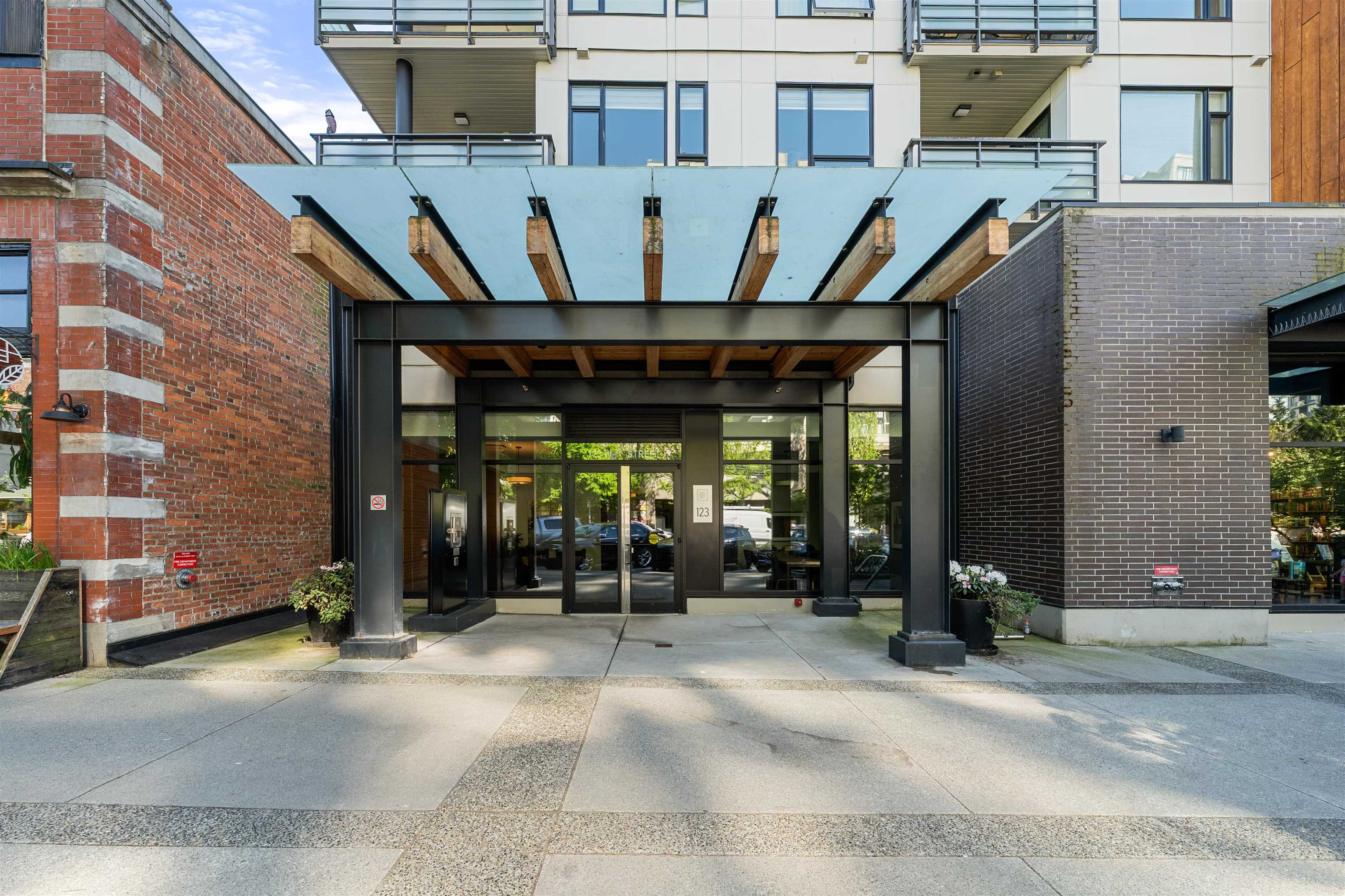 301-123 1st Street W, North Vancouver, BC, V7M 0E5