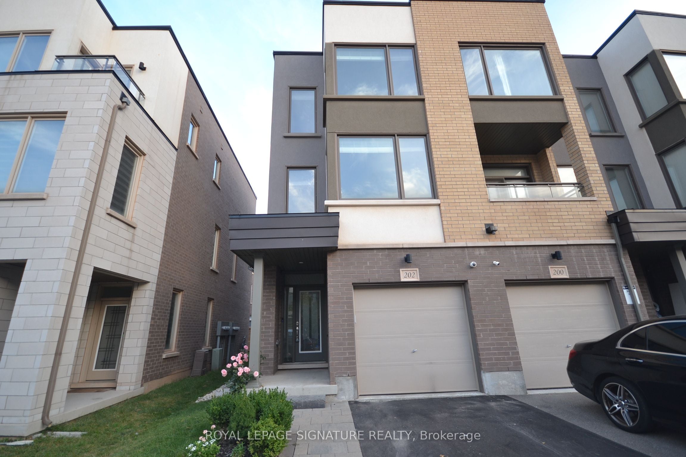 202 Huguenot Road, Oakville, ON, L6H 0L4