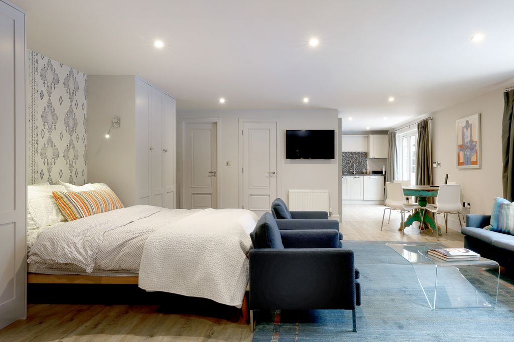 Additional image 18 of 7 bed property for saleBagshot Road, Ascot, Surrey SL5