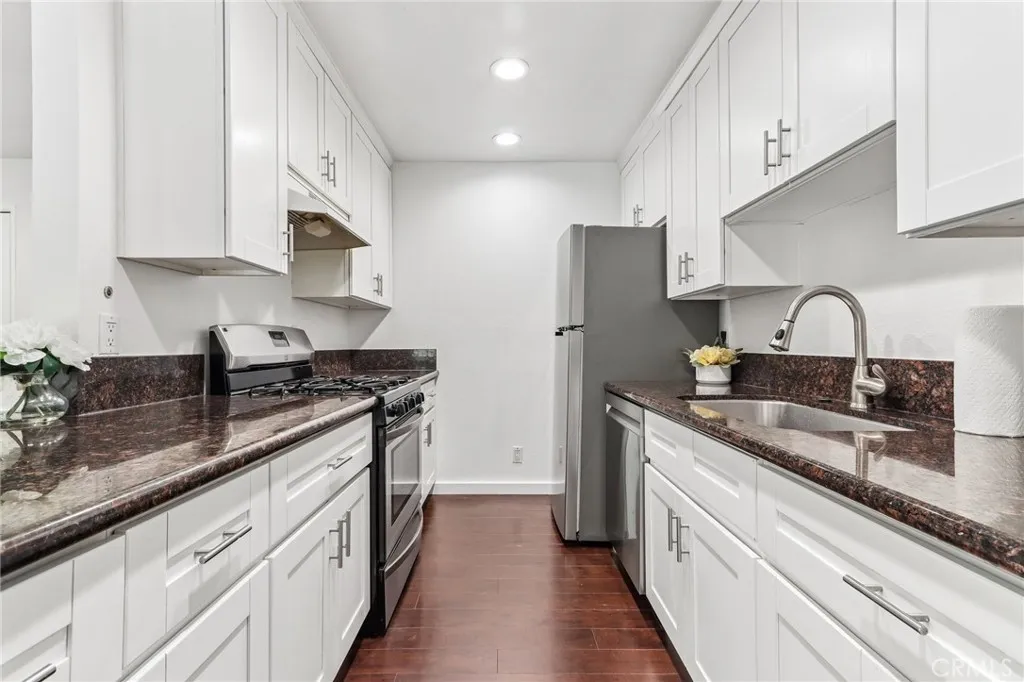 Additional image 5 of 10636 Woodley Ave Unit 43, Granada Hills, CA 91344
