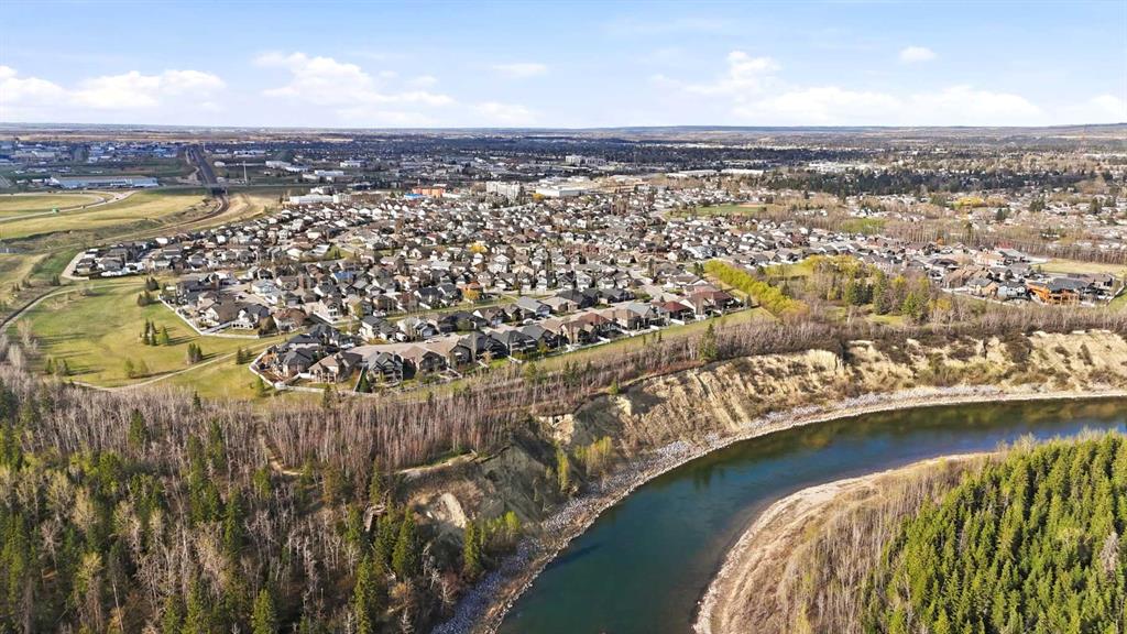 Additional image 2 of 68 Oakwood Close, Red Deer, AB, T4P 0C5