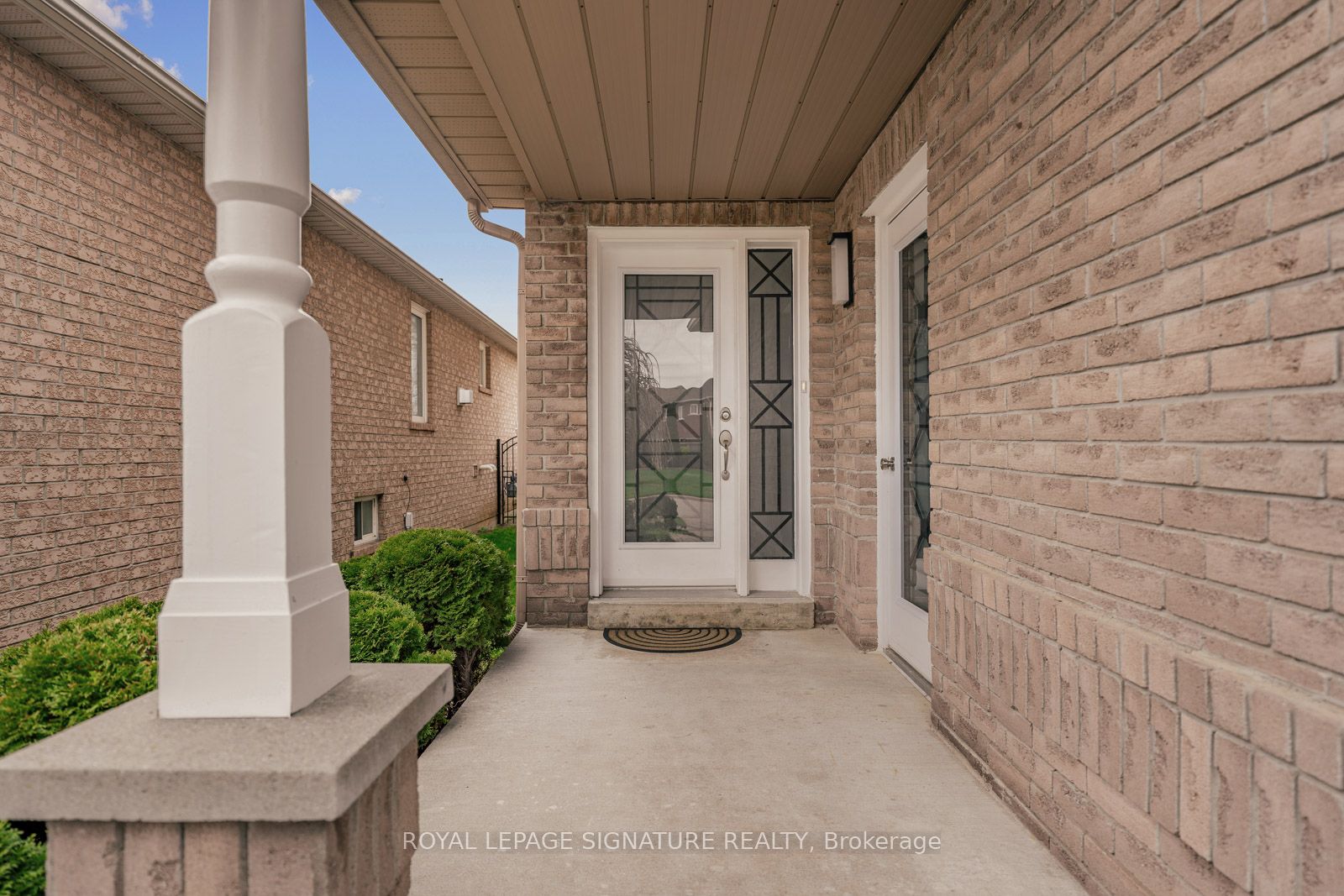 44 Eastfield Crescent, Clarington, ON, L1E 3C6 photo 2