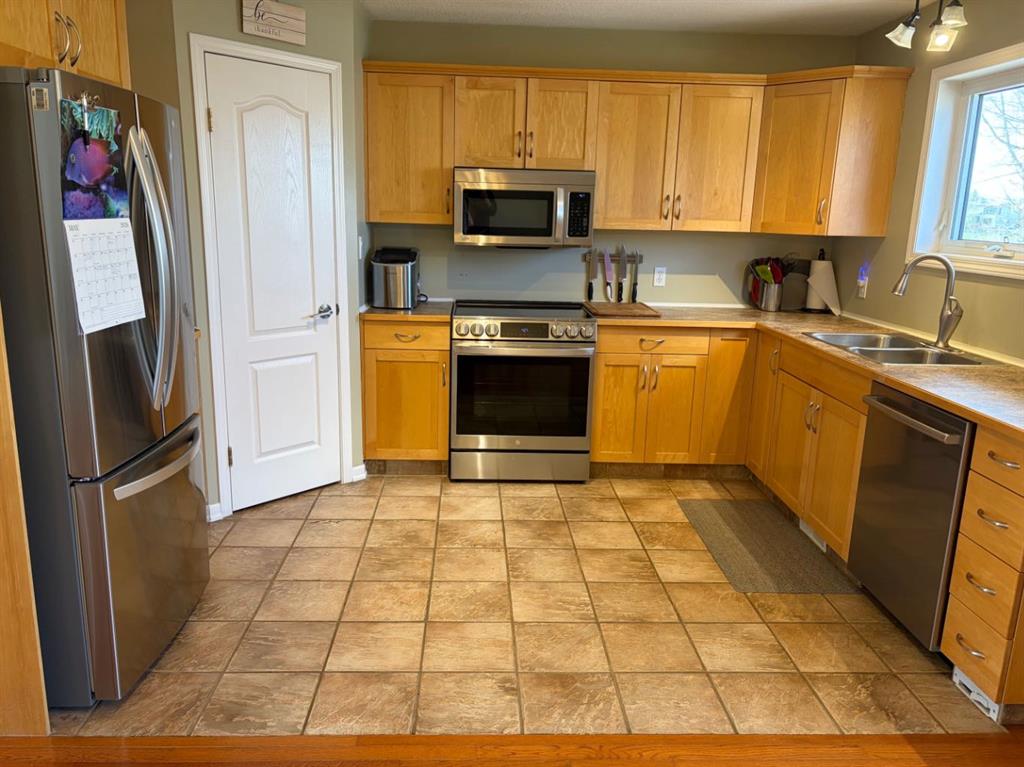 Additional image 4 of 43 Riverwood Manor W, Lethbridge, AB, T1k 7X3