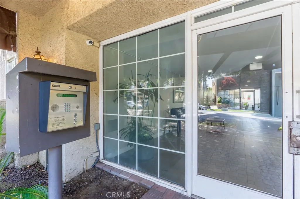 4647 Willis Ave, Sherman Oaks, CA 91403 photo 2
