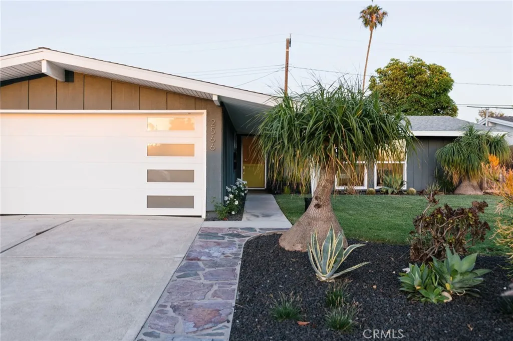 2566 Oxford Ln, Costa Mesa, CA 92626