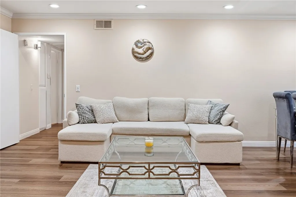 Additional image 10 of 330 Burchett Street Unit 206, Glendale, CA 91203