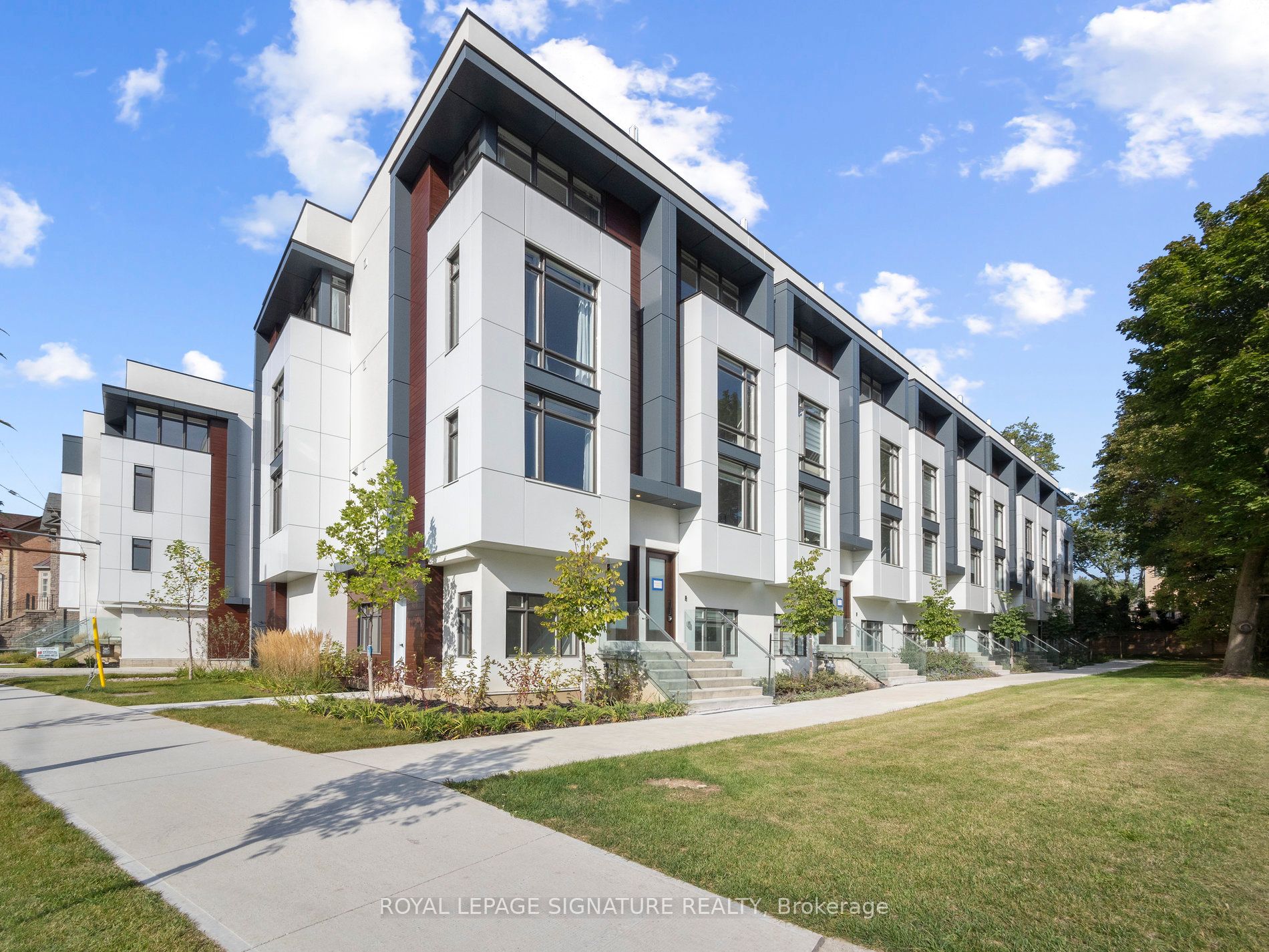 1 Flax Field Lane, Toronto, ON, M2N 0L5