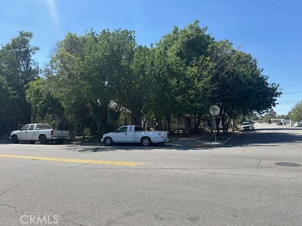 619 L St, Bakersfield, CA 93304 photo 3
