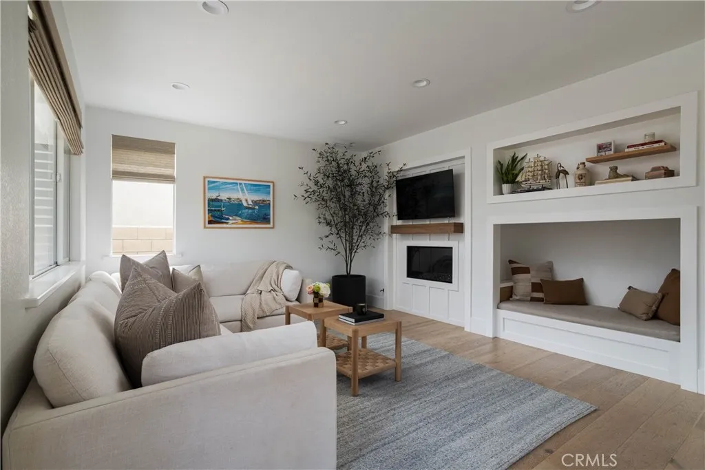 Additional image 41 of 293 Mesa Dr, Costa Mesa, CA 92627