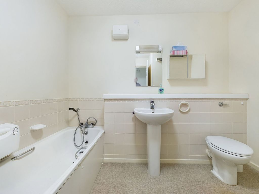 Additional image 6 of 2 bed flat for saleStanford Orchard, Warnham, Horsham RH12
