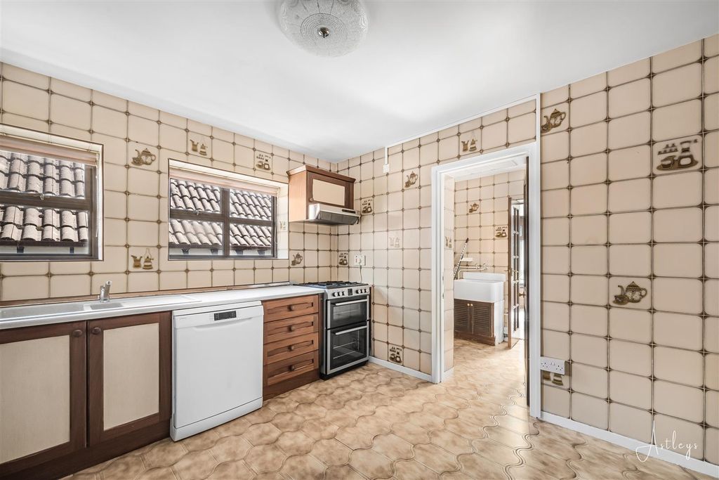 Additional image 9 of 4 bed detached house for saleLlwynderw Close, West Cross, Swansea SA3