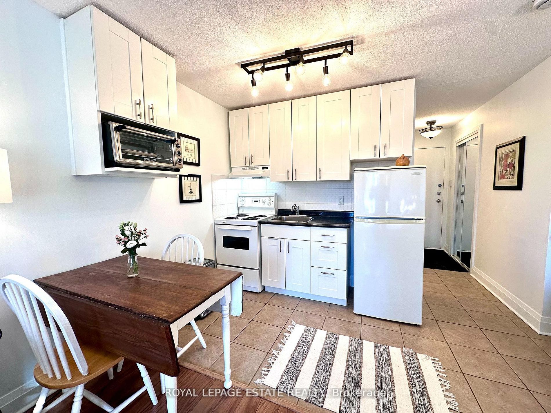 Additional image 3 of 309-123 Woodbine Avenue, Toronto, ON, M4L 3V8