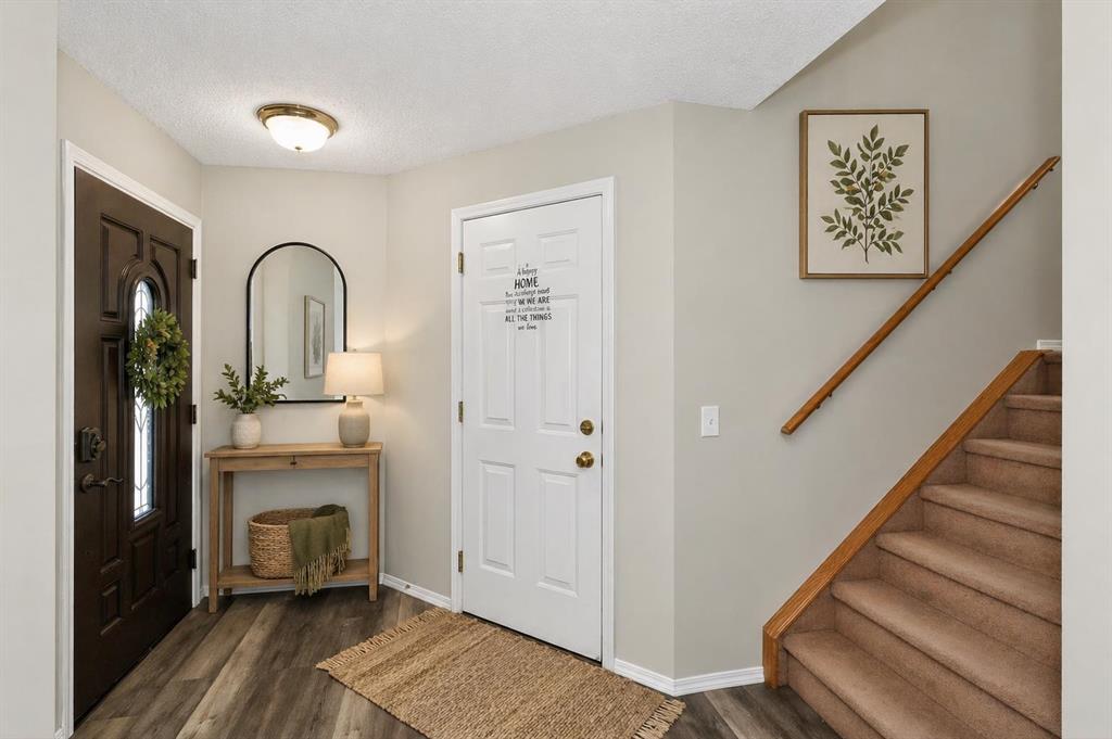 Additional image 5 of 42 Royal Elm Drive NW, Calgary, AB, T3G 5P7