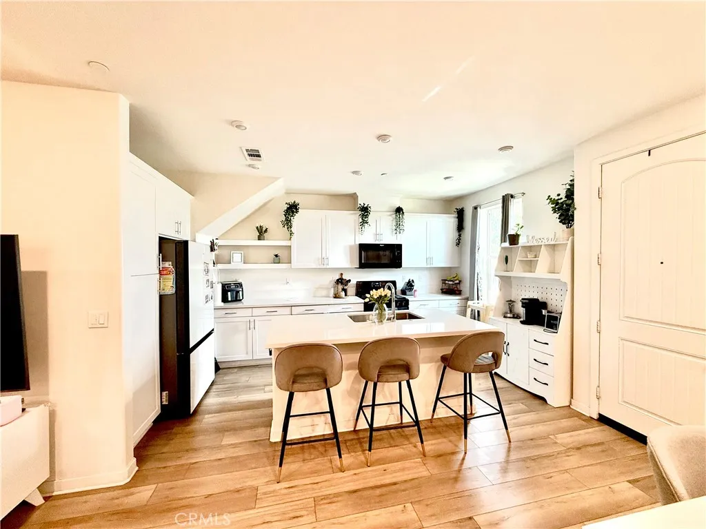Additional image 4 of 979 W Clover Ave, Rialto, CA 92376