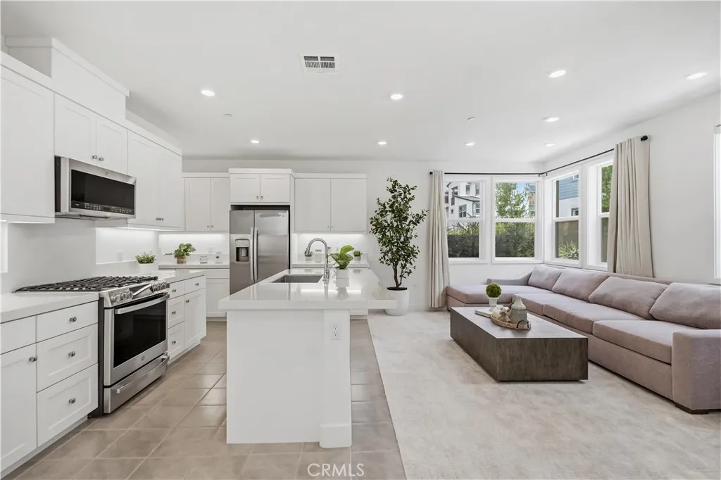 208 Yerba, Irvine, CA 92618 photo 4